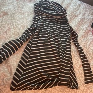 I’m selling a long sleeve shirt